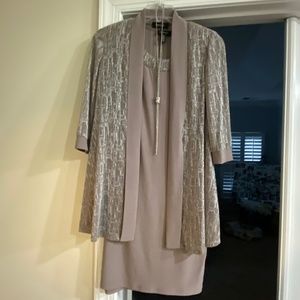 Sleeveless dress with matching jacket